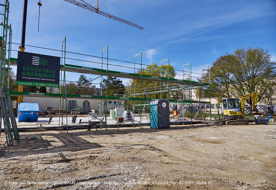 22.04.2023 - Luft- und Ebenenfotos vom Haus für Kinder in der Quiddestraße in Neuperlach